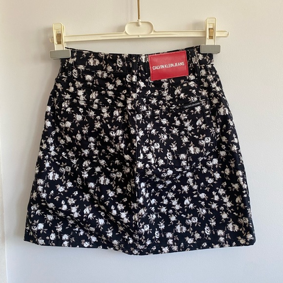 Floral Calvin Klein Jeans Denim Skirt - Picture 2 of 3